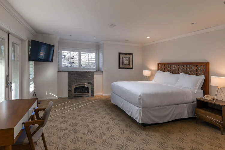 Saratoga Oaks Lodge