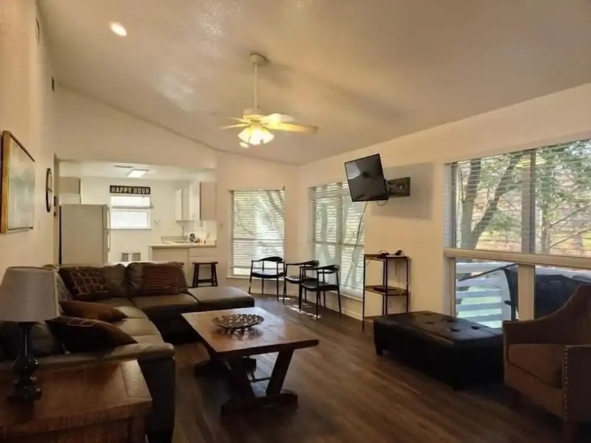 Earth Haus Stunning Riverfront Home