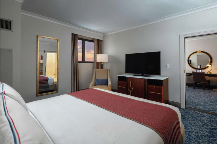 The Higgins Hotel New Orleans, Curio Collection by Hilton photo 8