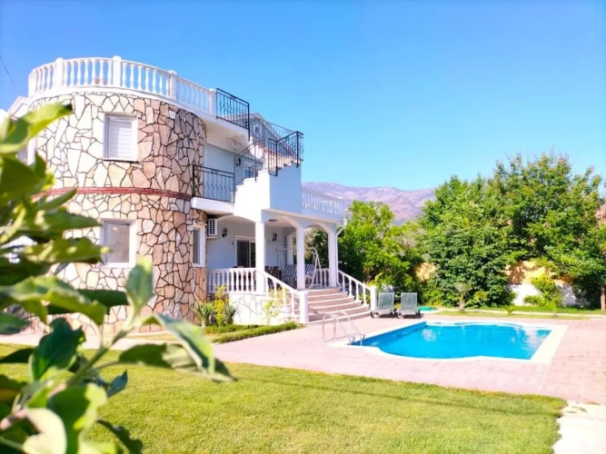 3 Bedrooms Villa