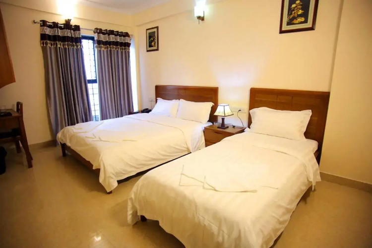 The Lounge Business Hotel
