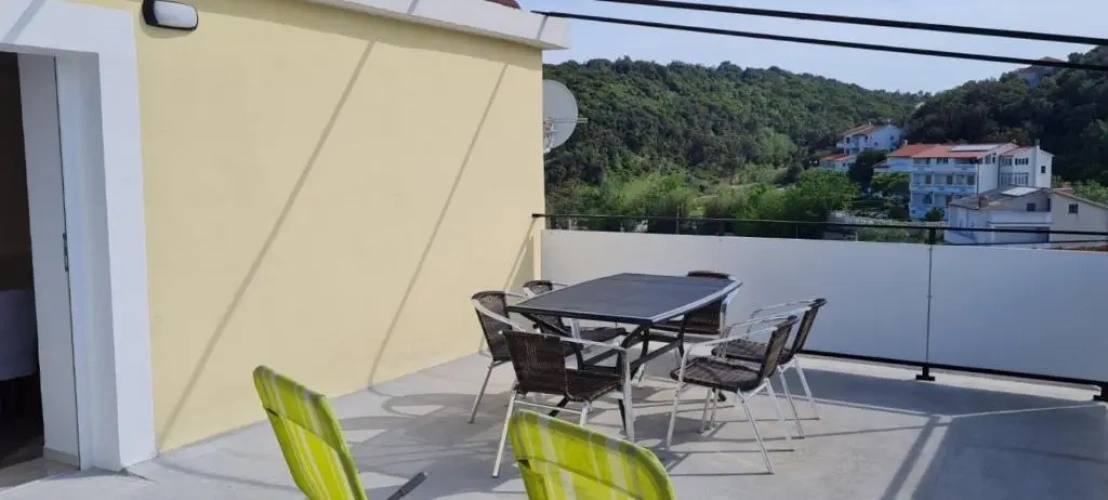 3 Bedrooms Apartment