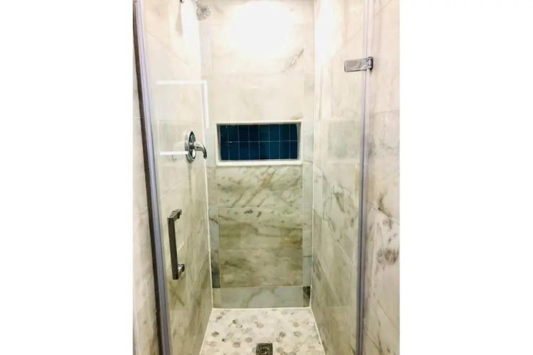 2701 · Luxury Lakefront Unit With Pool Views