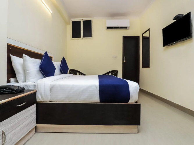 OYO SilverKey 27892 Shanti Complex