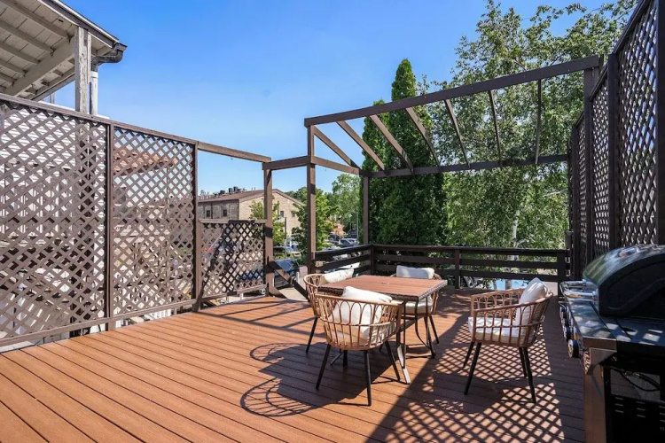Love Mi Getaway Loft with Deck 110