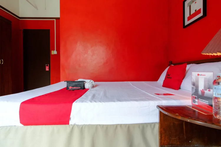 Reddoorz @ Ramos Lacson Street