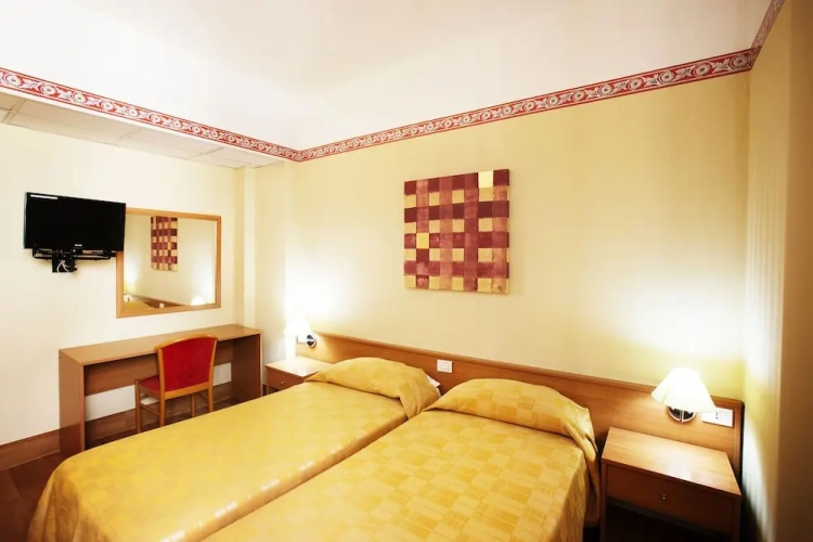 Standard Twin room with balcony
