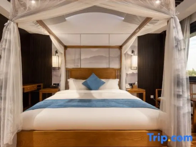 Suite with river view