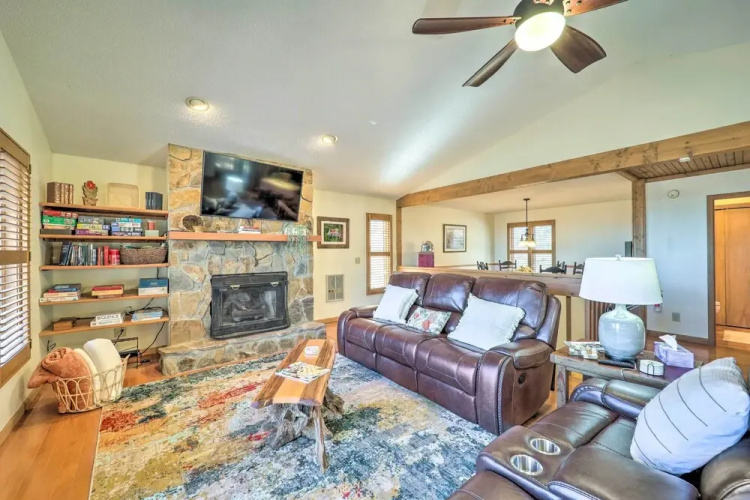 Near Beech Mountain: Crimson Cabin w/ Views