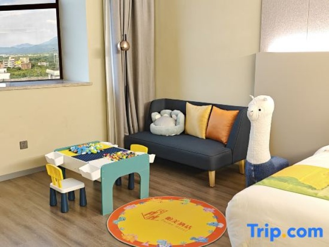 Deluxe Twin Family room