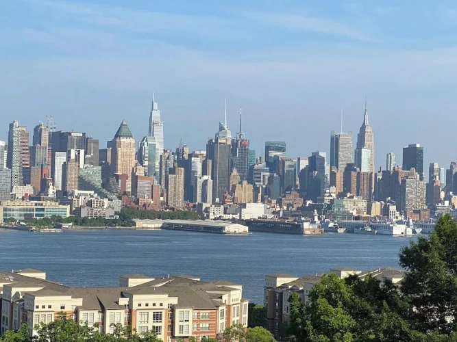 2 Bedrooms Apartment with city view