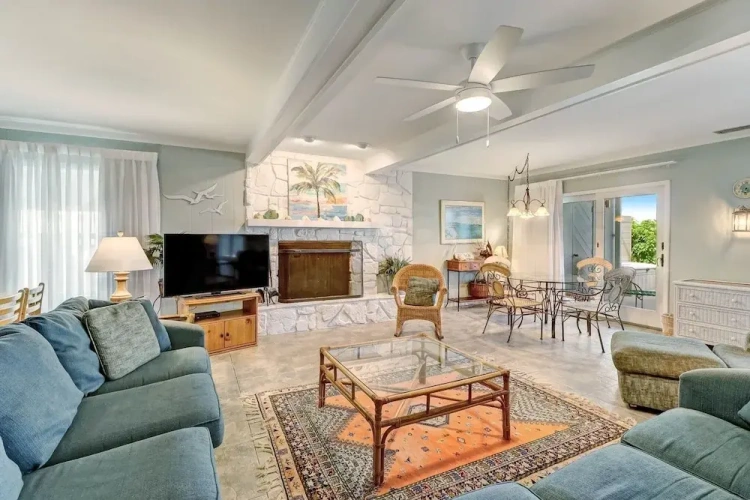 4 Bedrooms Cottage