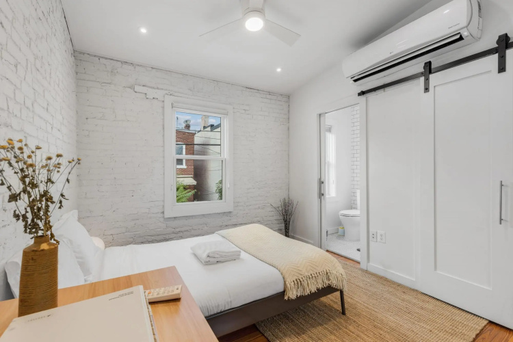 Adorable Studio Space in Private Carriage House