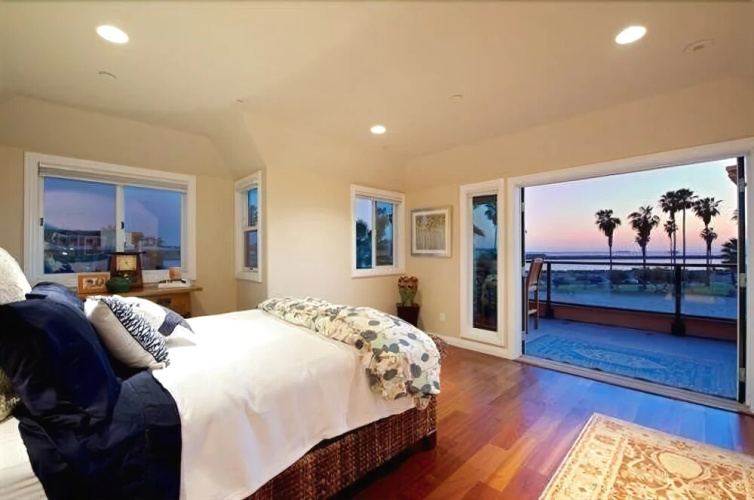 2636 Ocean Front Walk Home