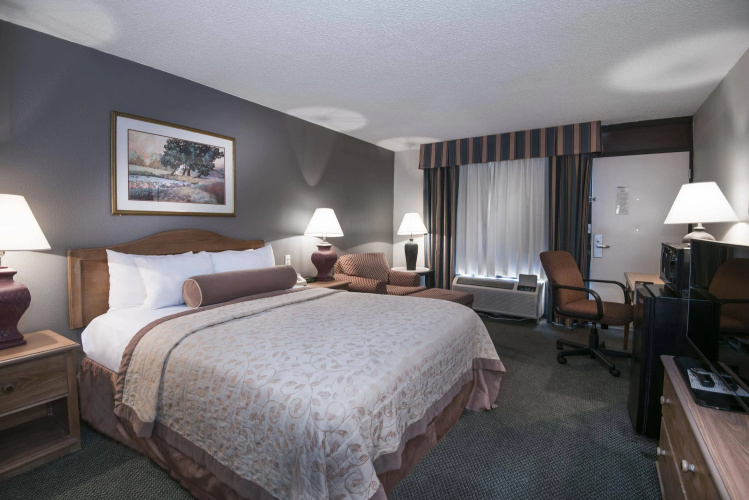 Rodeway Inn & Suites and Conference Center