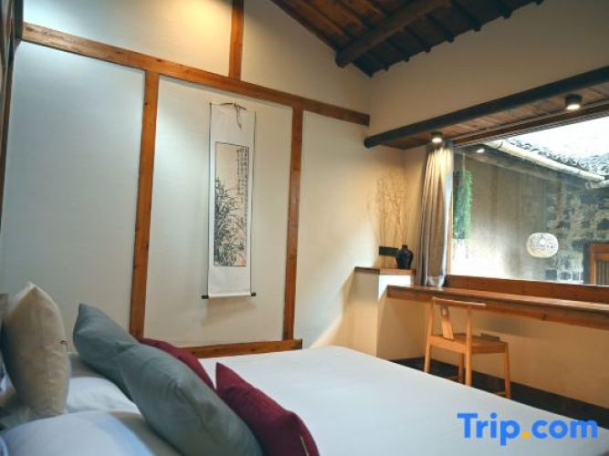 2 Bedrooms Villa