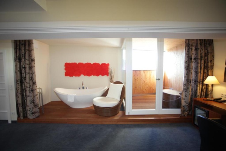 Suite with balcony and with lake view