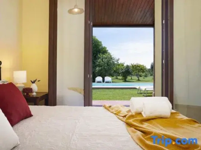 2 Bedrooms Villa