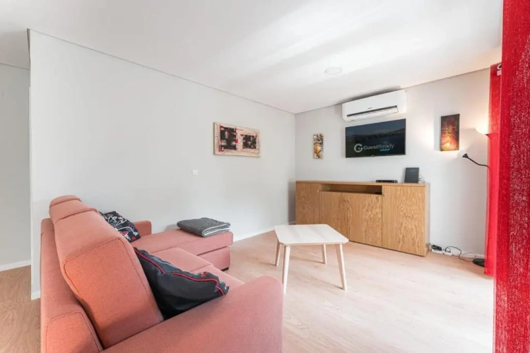 3 Bedrooms Apartment