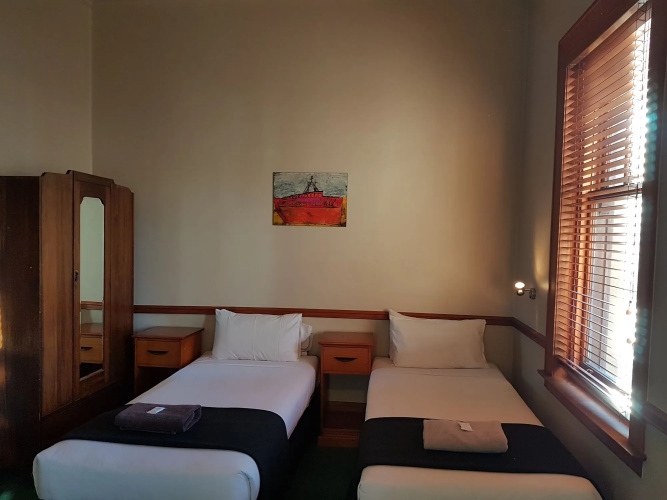 The Cambridge Hotel & Backpackers