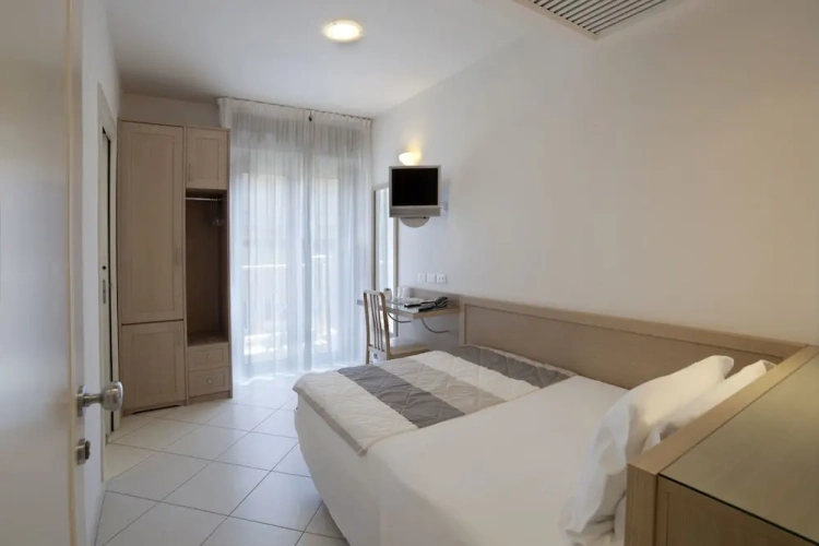 Standard Single room with balcony and with garden view