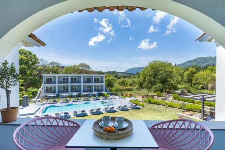 Deluxe Double room with pool view
