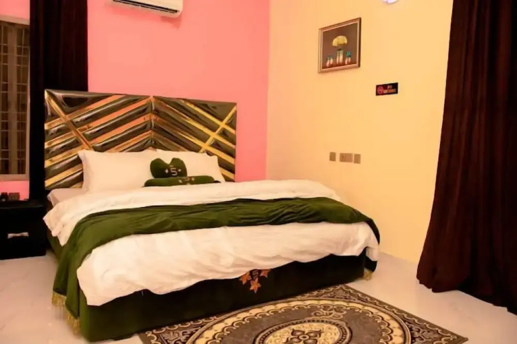 5 Star Saint Hotel