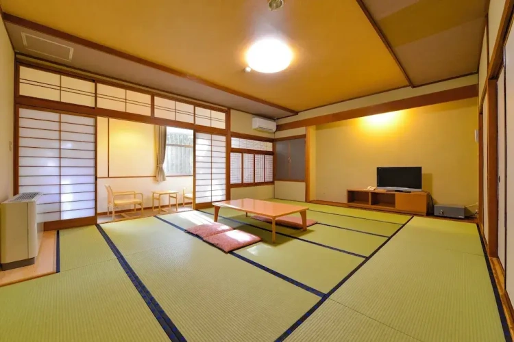 Economy room