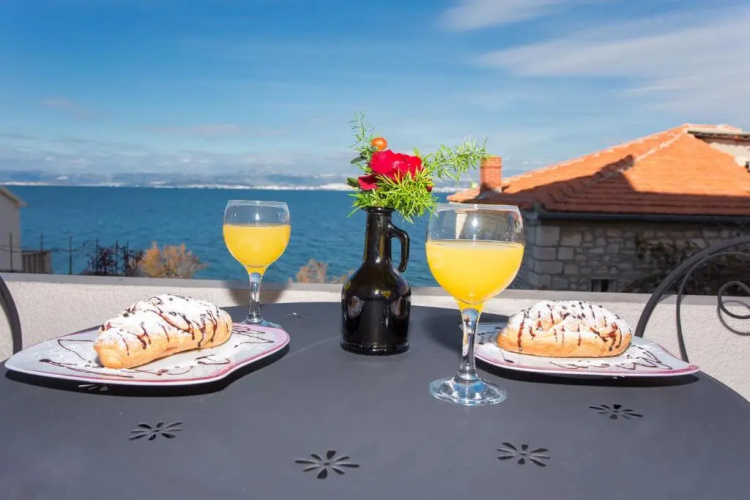 Apartment Suzi - 10 m from sea