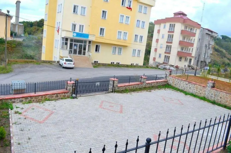 Özgürcan Apart