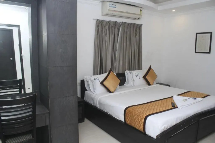 FabHotel Skyry