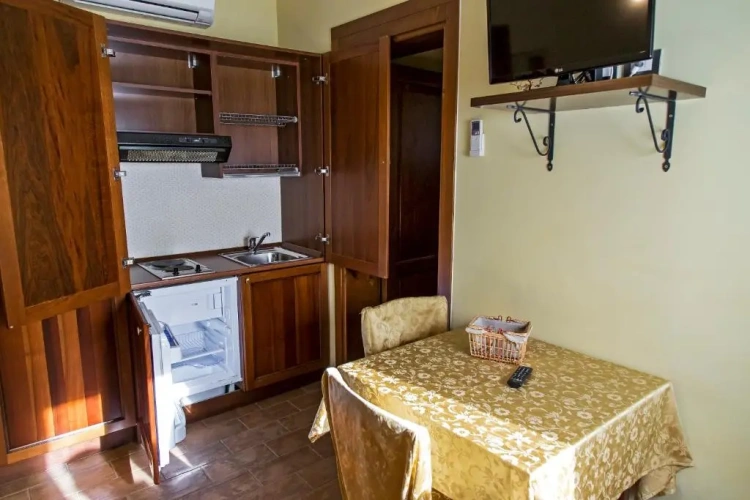 Standard Triple room