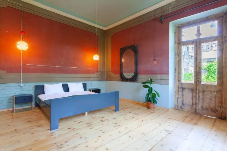 Wehost Sunny Apartment