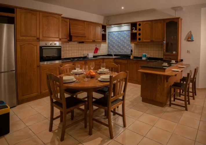 3 Bedrooms Apartment