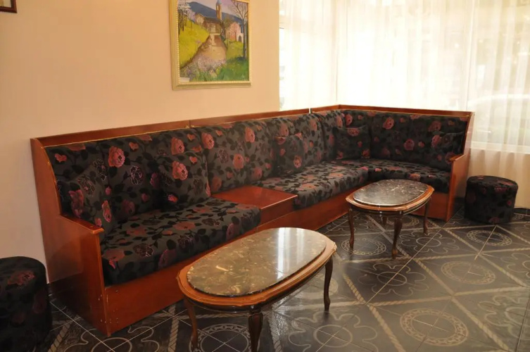 Pik Loti Hotel