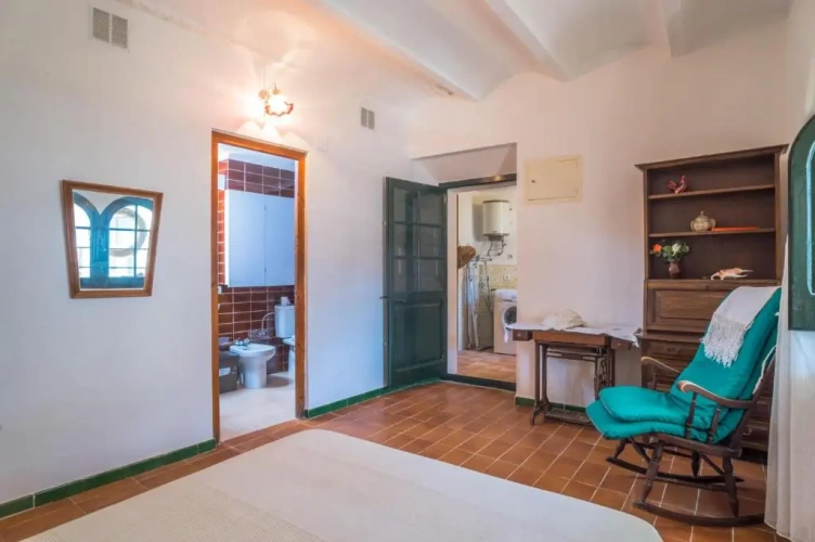 4 Bedrooms Apartment