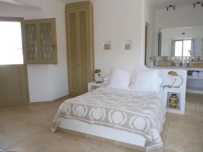 2 Bedrooms Villa