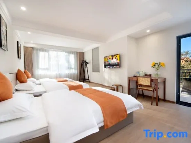 Standard Triple room