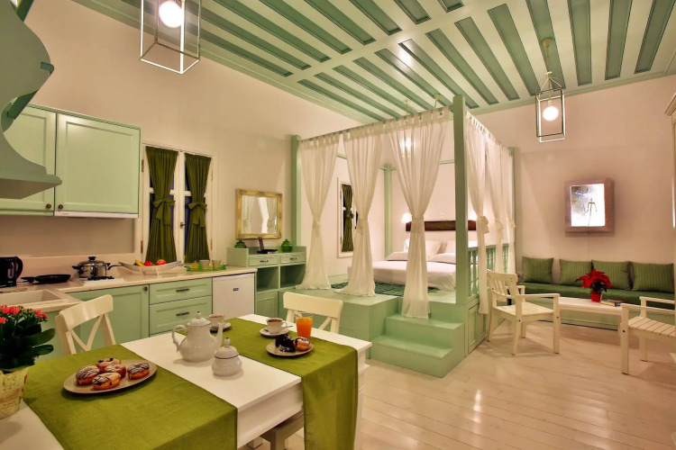 Efchi Suites 1904