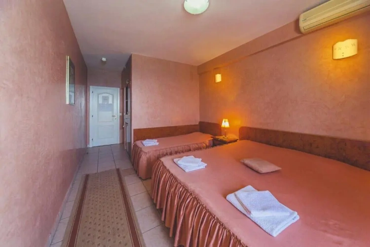 Standard Triple room with sea view