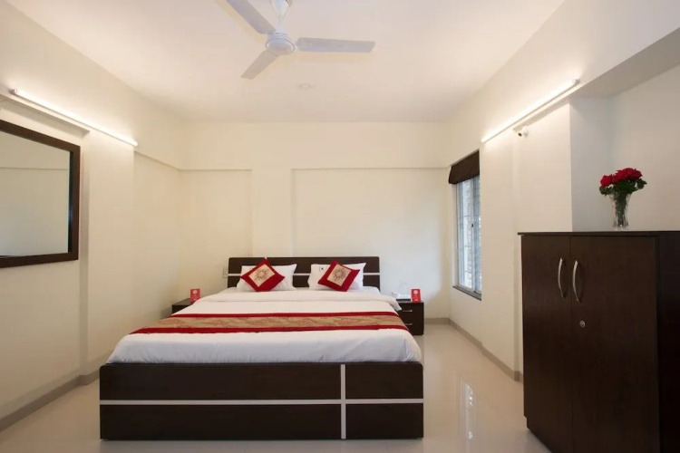 OYO 9052 Leisurely Abode