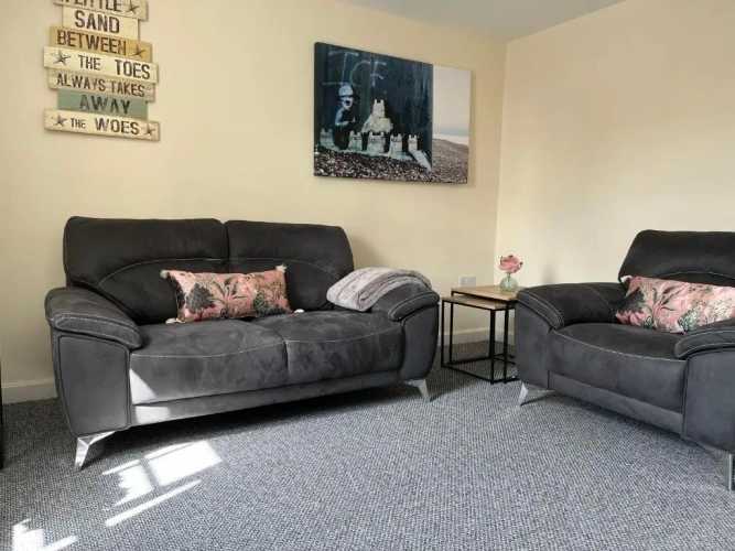2 Bedrooms Apartment