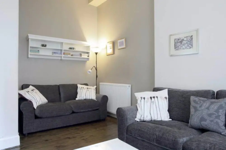 2 Bedroom Apartment With Free Parking