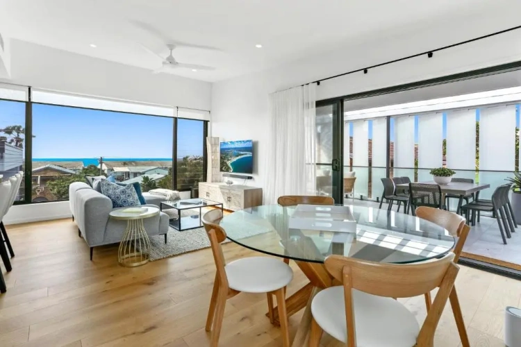 2 Bedrooms Apartment