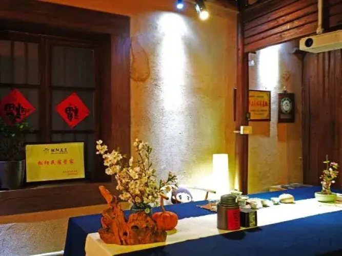 Girl Xiaocha Hostel