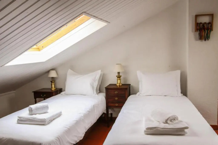 Cozy and Spacious apartment in Graça, Lisbon