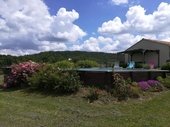 4 Bedrooms Cottage