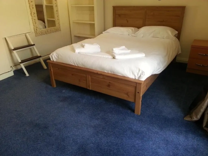 5 Bedrooms Apartment
