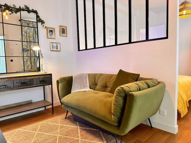 Paradis Calm Modern Studio Apt in Paris
