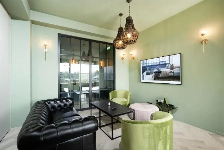 Penthouse Studio